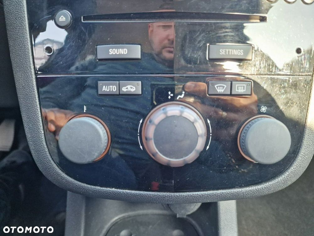 Opel Corsa 1.4 16V Edition - 19