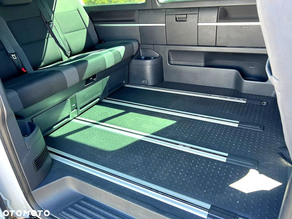 Volkswagen Multivan - 9
