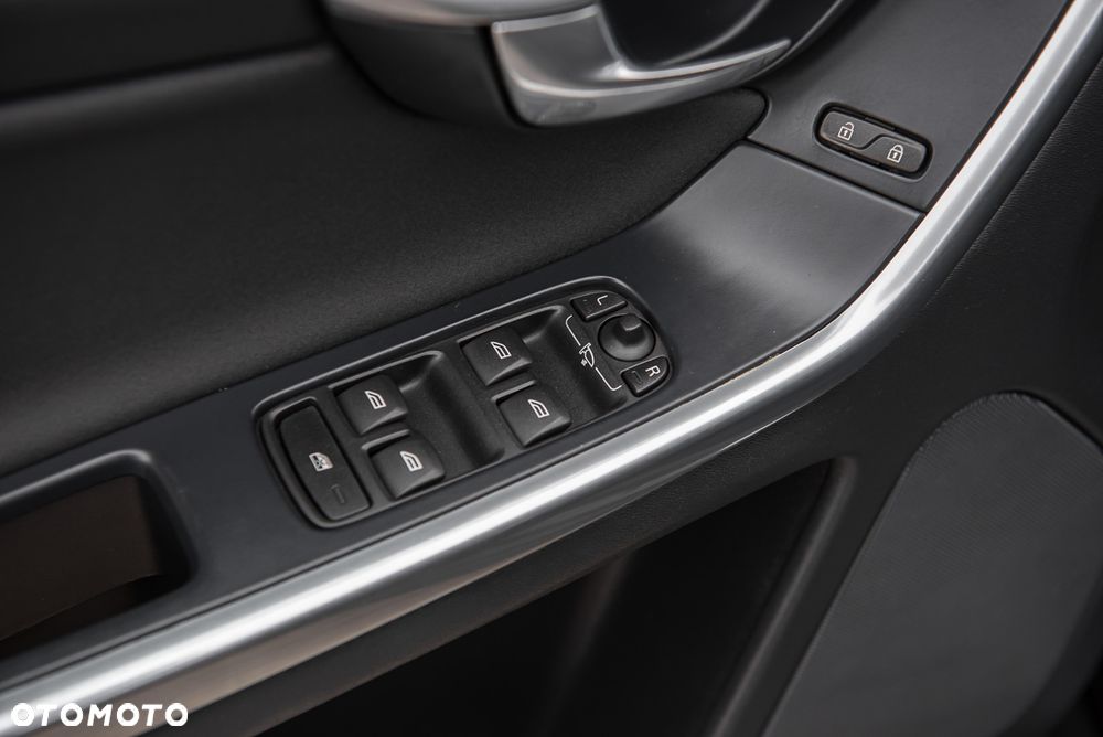 Volvo XC 60 D4 Momentum - 28