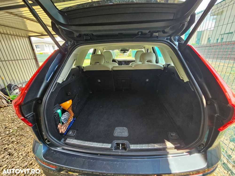 Volvo XC 60 B4 MHEV AWD Momentum Pro - 12