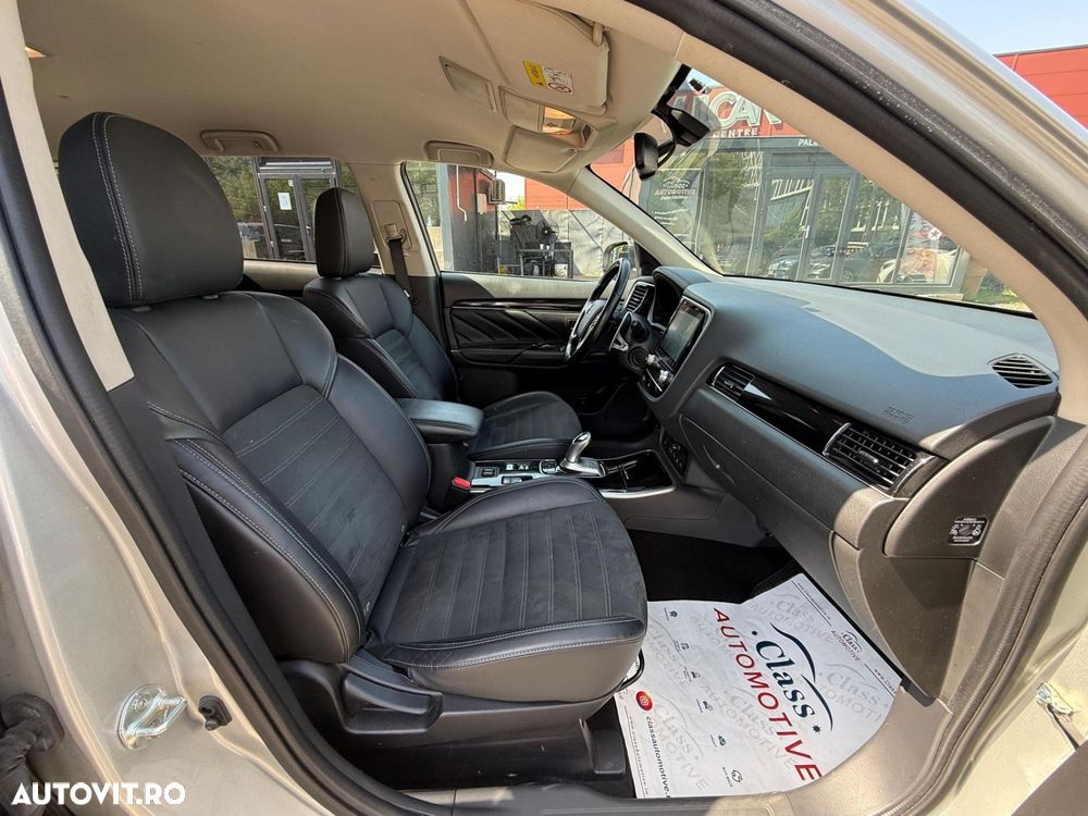 Mitsubishi Outlander 2.0L AS&G CVT Instyle - 18