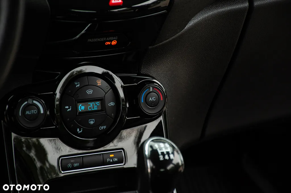Ford Fiesta 1.0 EcoBoost Titanium - 35