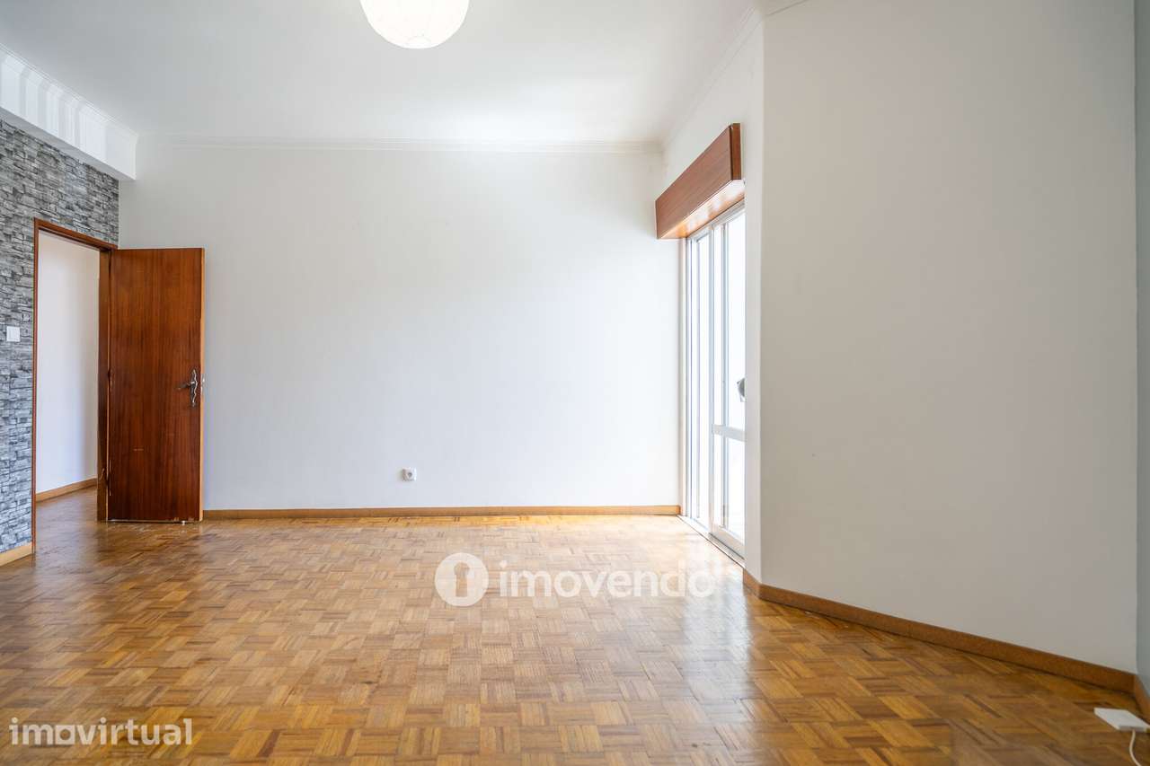 Apartamento T2, com boa luz natural, em Odivelas - Grande imagem: 4/40