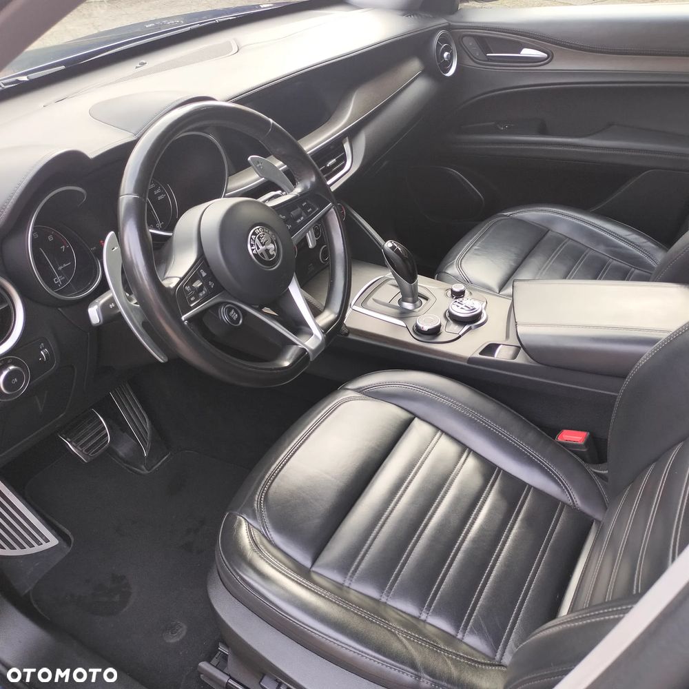 Alfa Romeo Stelvio - 6