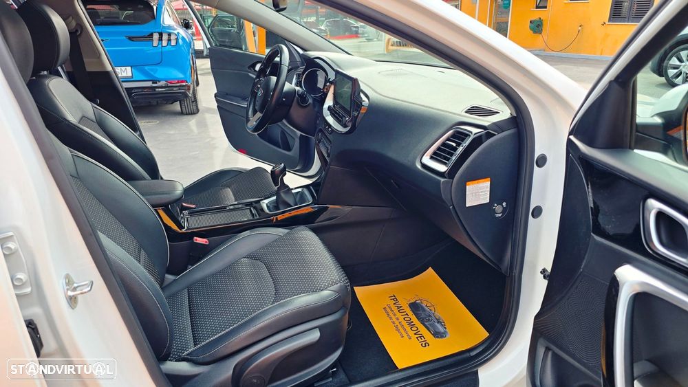 Kia Ceed SW 1.6 CRDi MHEV Drive+SRF - 15