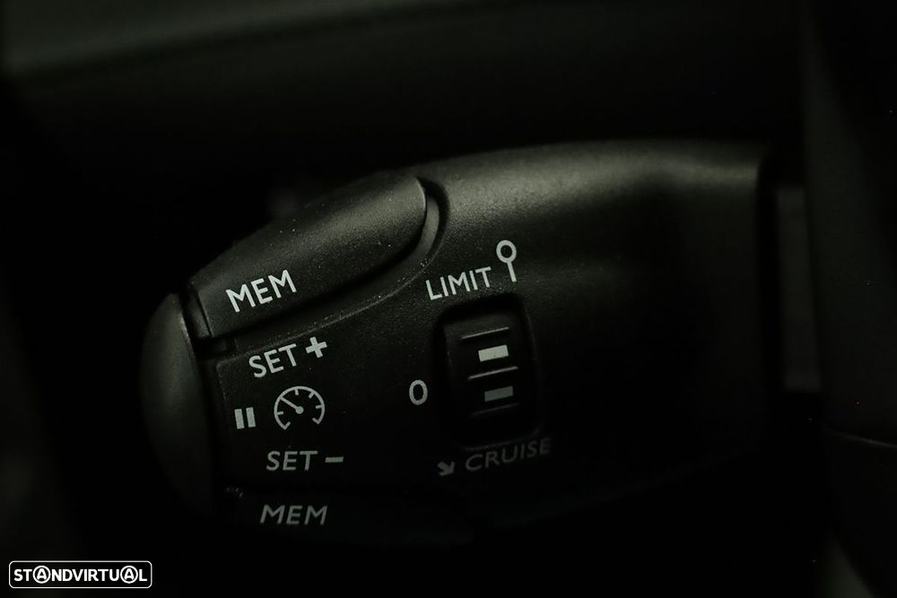 Peugeot 2008 1.2 PureTech Allure - 18