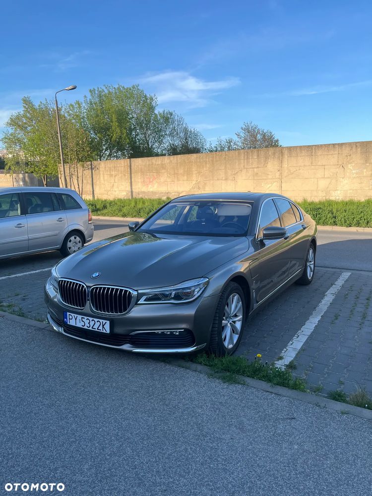 BMW Seria 7 740e iPerformance - 1