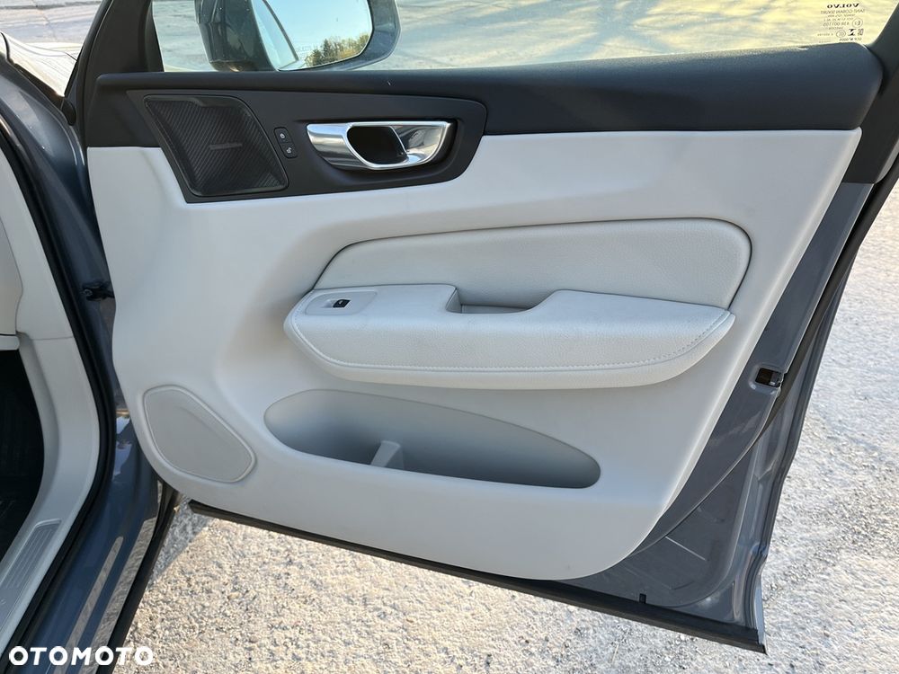 Volvo XC 60 B5 B Geartronic Momentum Pro - 28