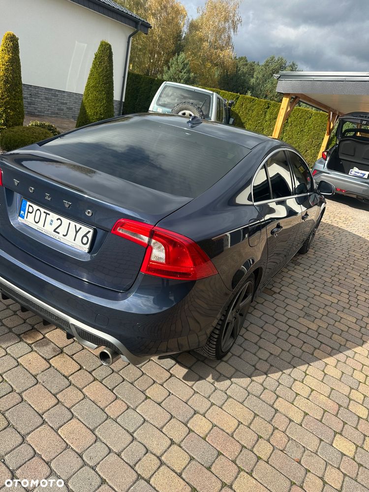Volvo S60 D2 R-Design - 4