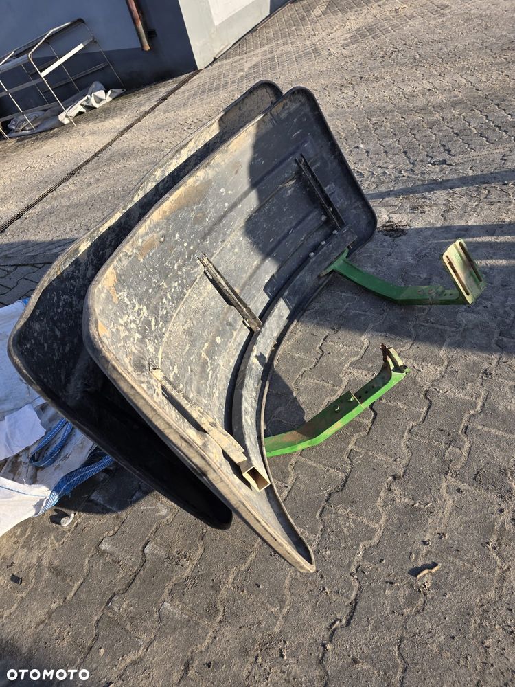 Szerokie błotniki przednie John Deere 7280R - 3