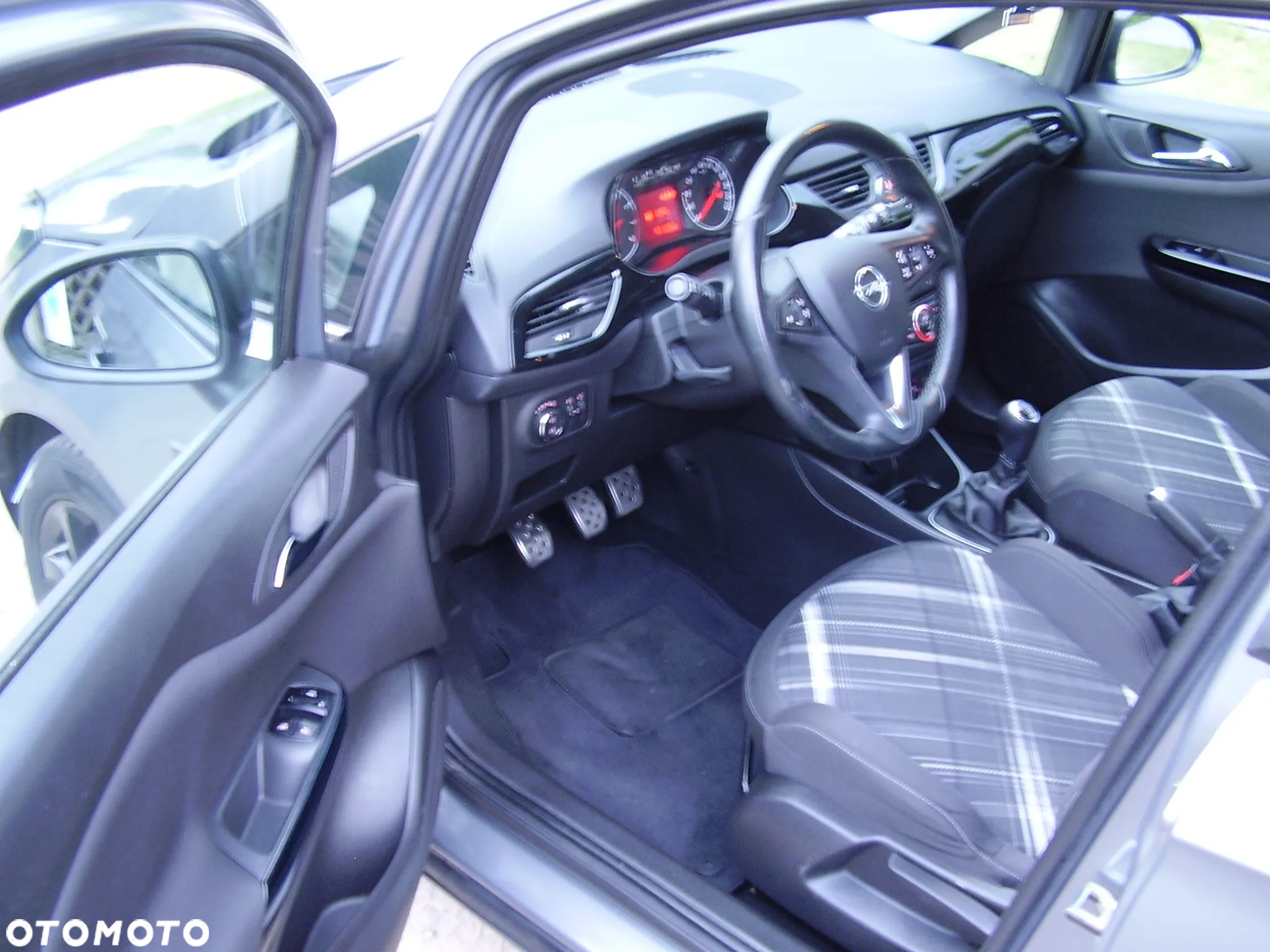 Opel Corsa 1.4 T Cosmo S&S - 27