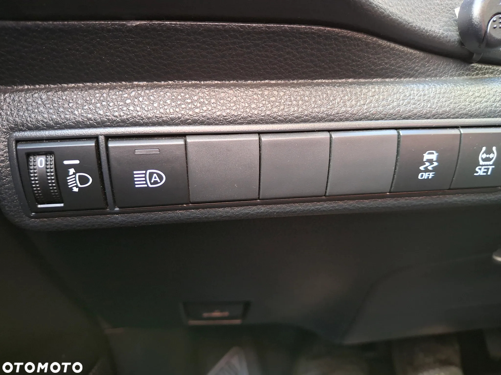 Toyota Corolla 1.8 Hybrid Comfort - 29