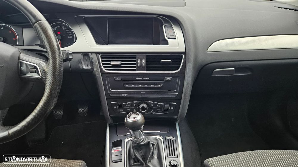 Audi A4 Avant 2.0 TDI DPF S line Sport Pack - 17