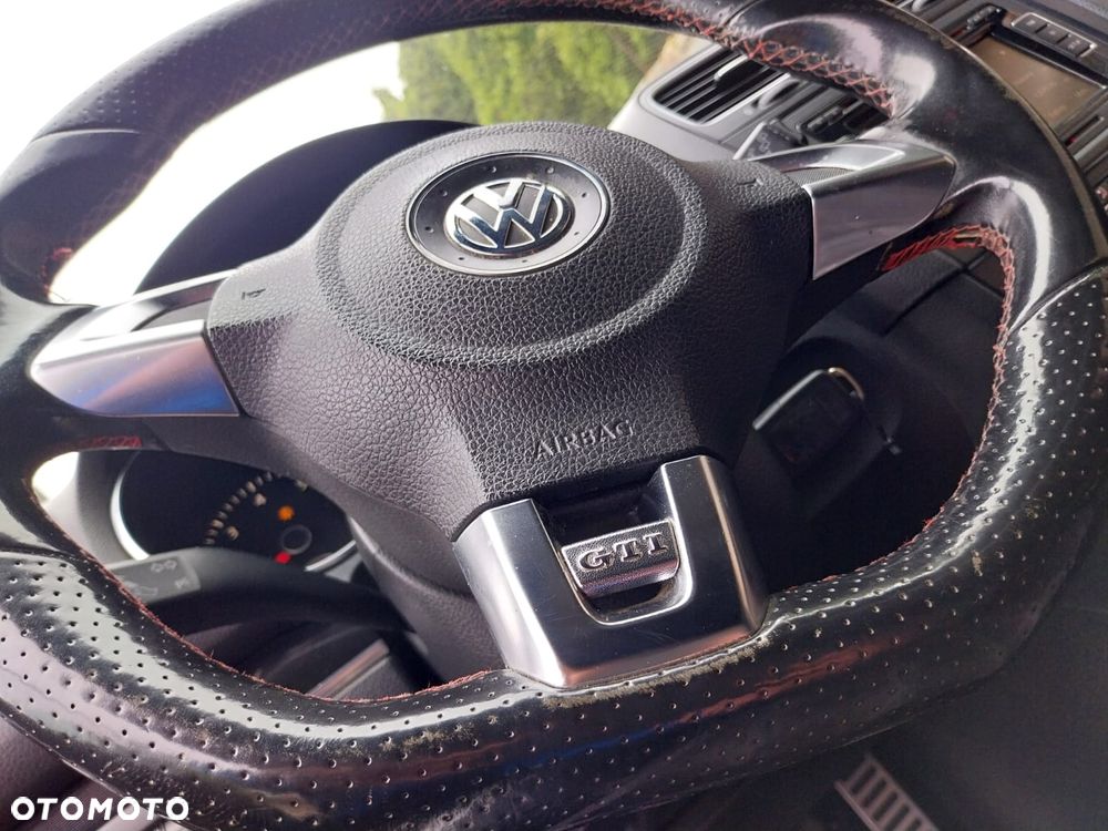 Volkswagen Golf - 28
