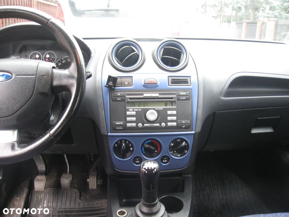 Ford Fiesta 1.3 Trend - 12