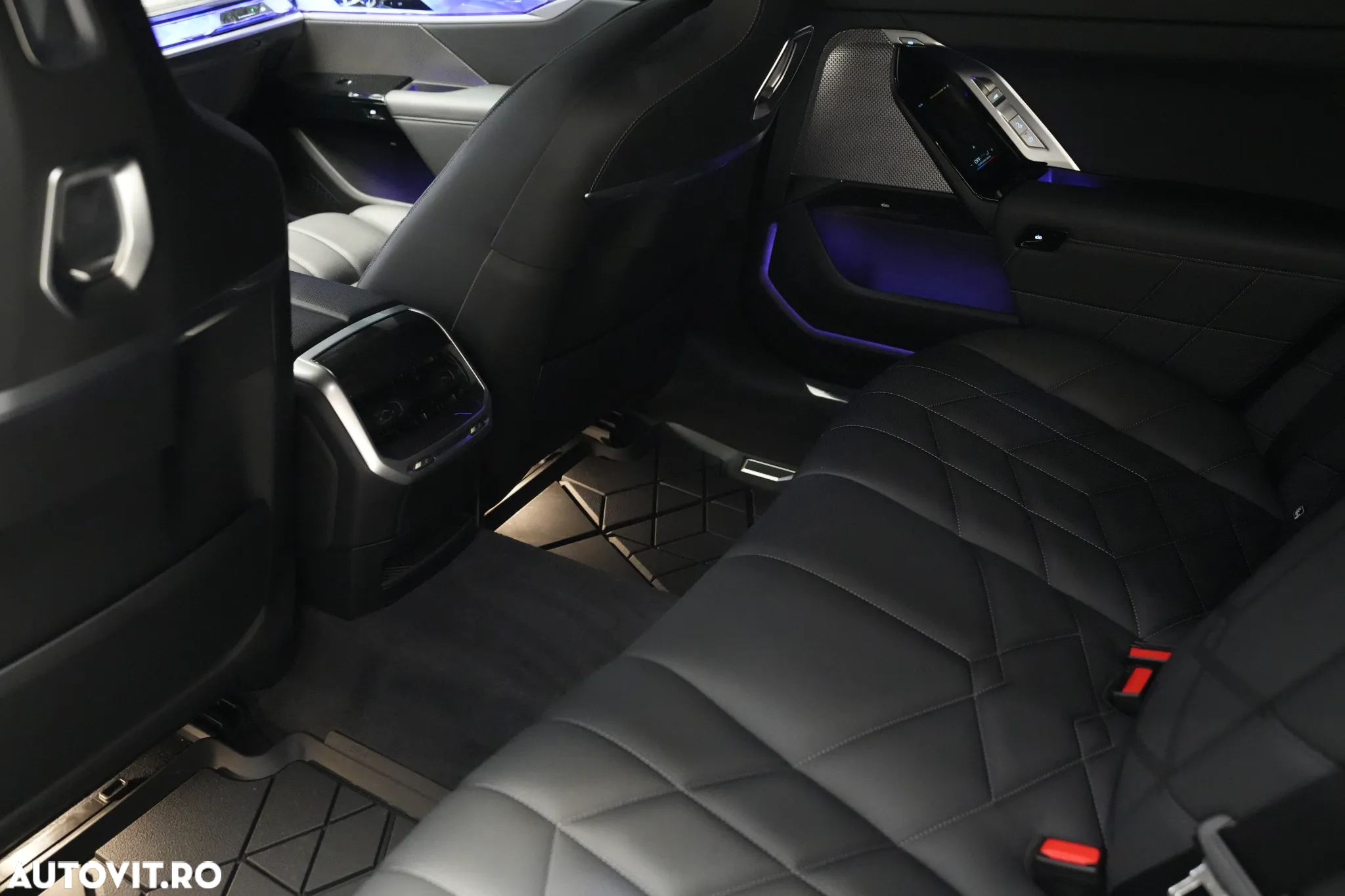 BMW Seria 7 740d xDrive MHEV - 24