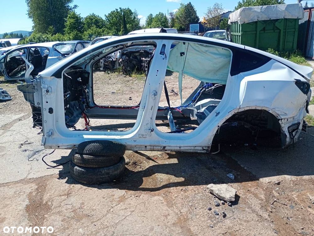 KAROSERIA ĆWIARTKA BŁOTNIK PRÓG DACH PODŁUŻNICA  TESLA MODEL Y (5YJY) 2019 - 2022 EV 235 kW - 8
