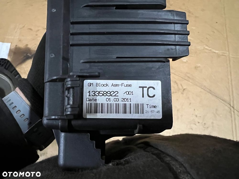 Klema plusowa bezpieczniki rozdzielacz prądu Opel Insignia A 13358922 - 4
