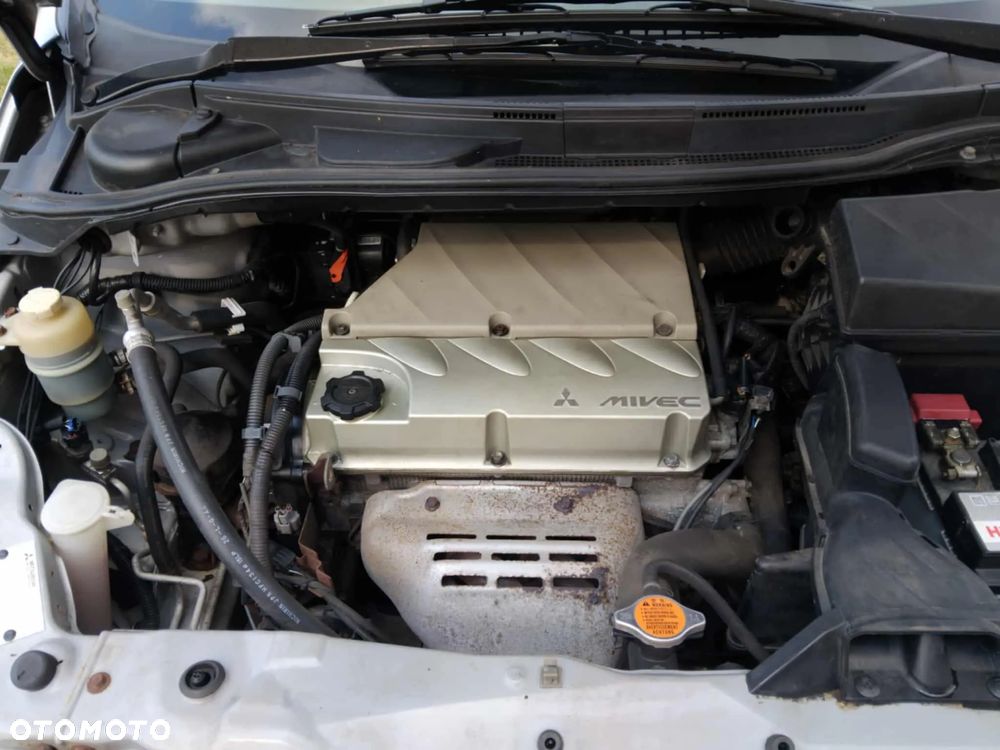 Mitsubishi Grandis 2.4 Intense - 18