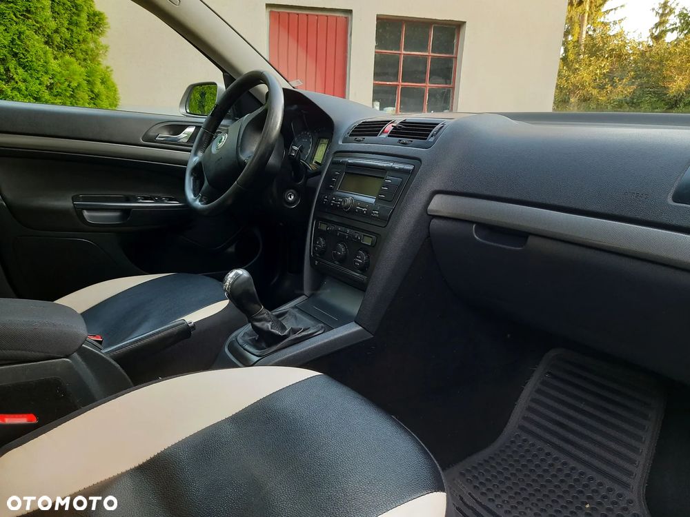 Skoda Octavia 1.6 Combi Style - 20