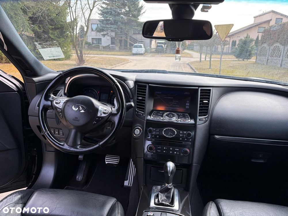 Infiniti QX70 - 14