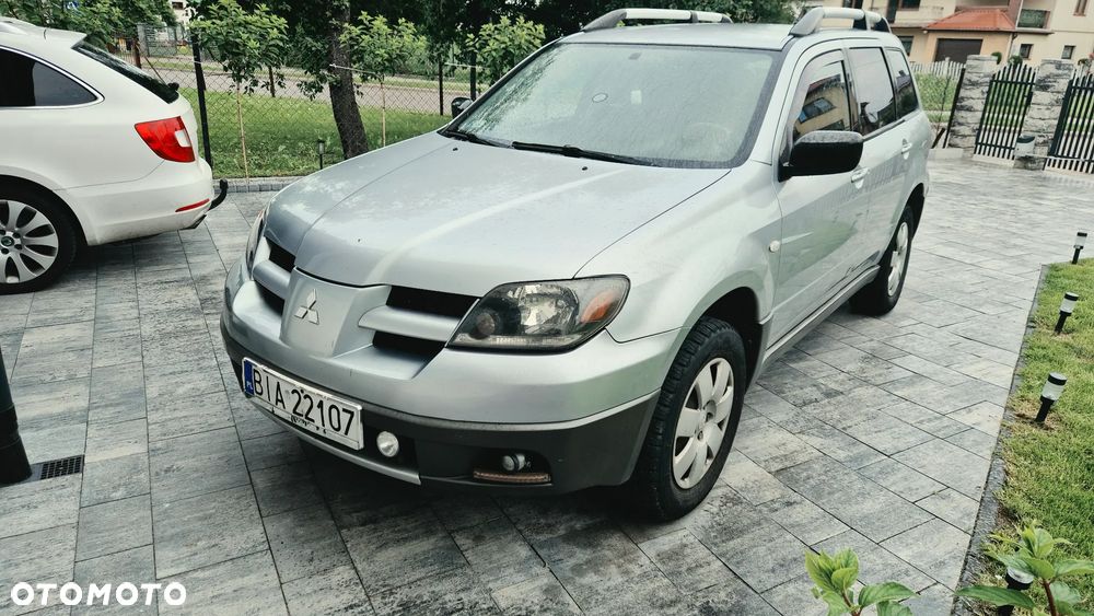 Mitsubishi Outlander 2.0 Invite - 1
