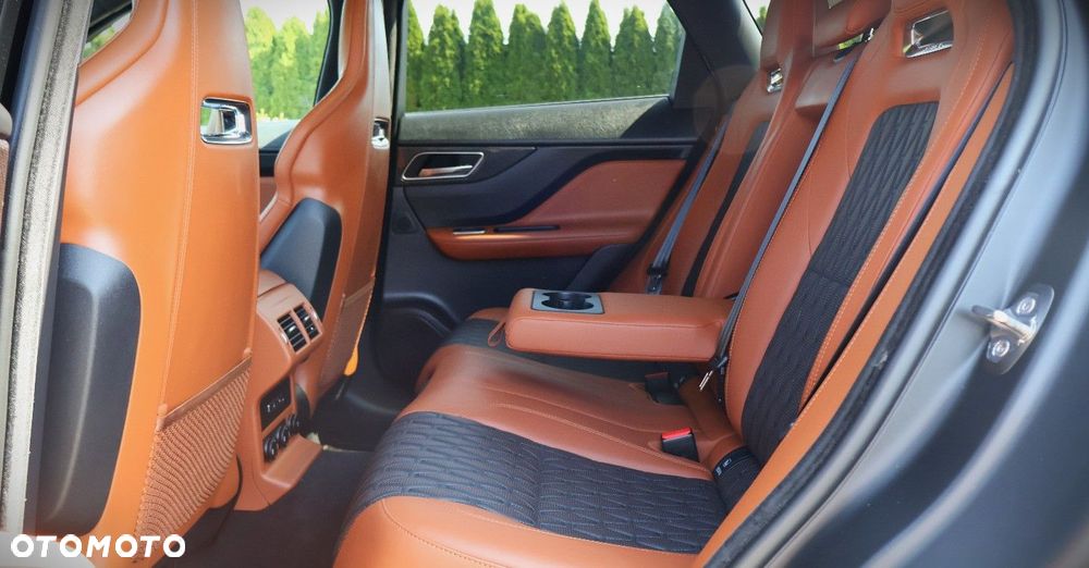 Jaguar F-Pace - 17
