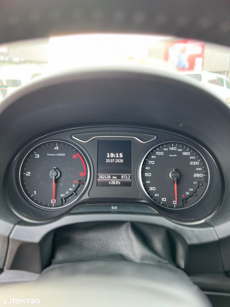 Audi A3 2.0 TDI Stronic Ambiente - 11