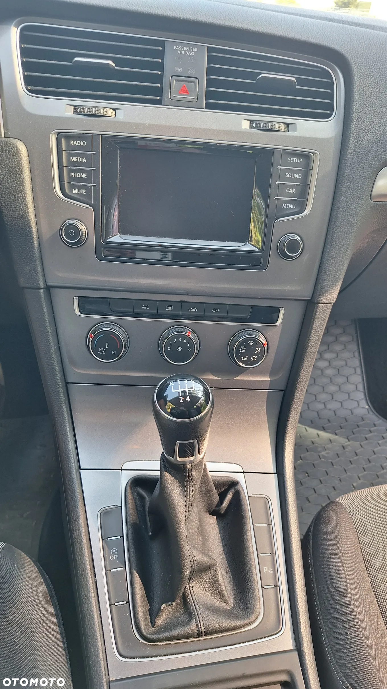 Volkswagen Golf VI 1.6 TDI Comfortline - 13