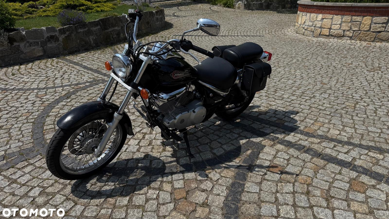Suzuki Intruder - 2