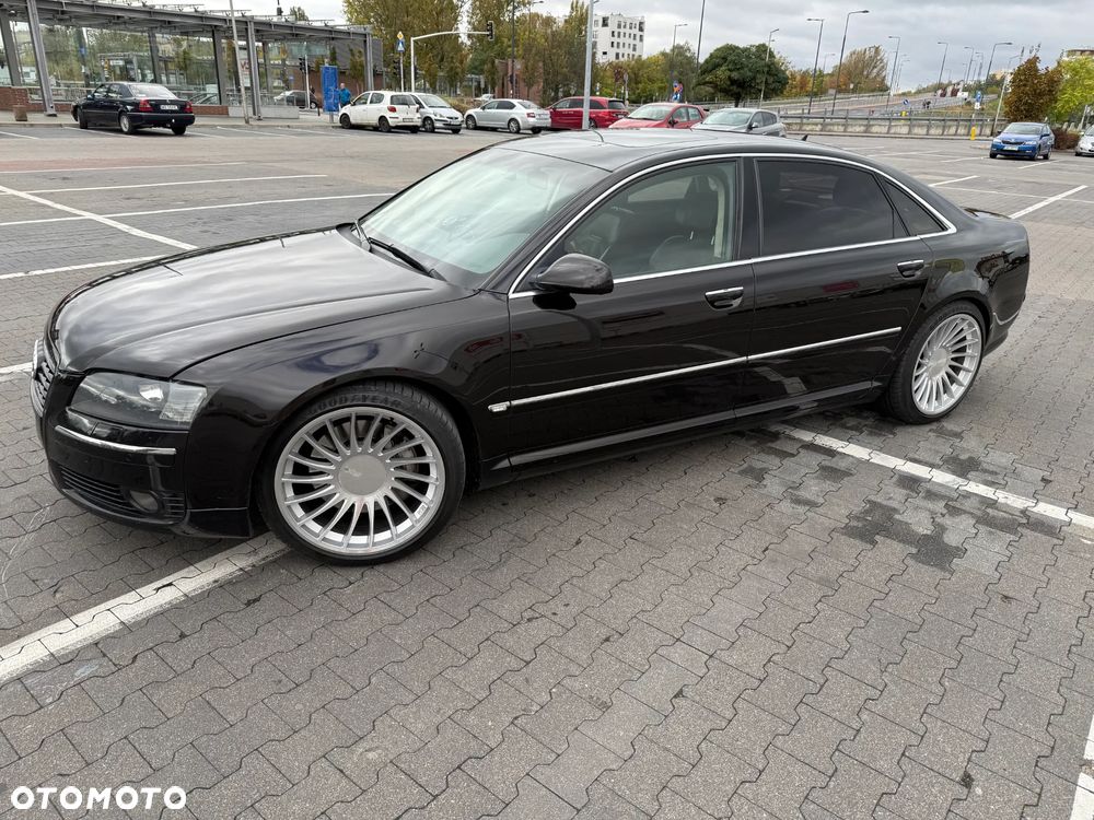 Audi A8 4.2 L Quattro - 4