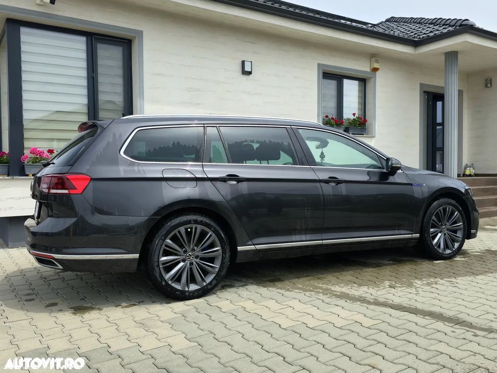 Volkswagen Passat - 4