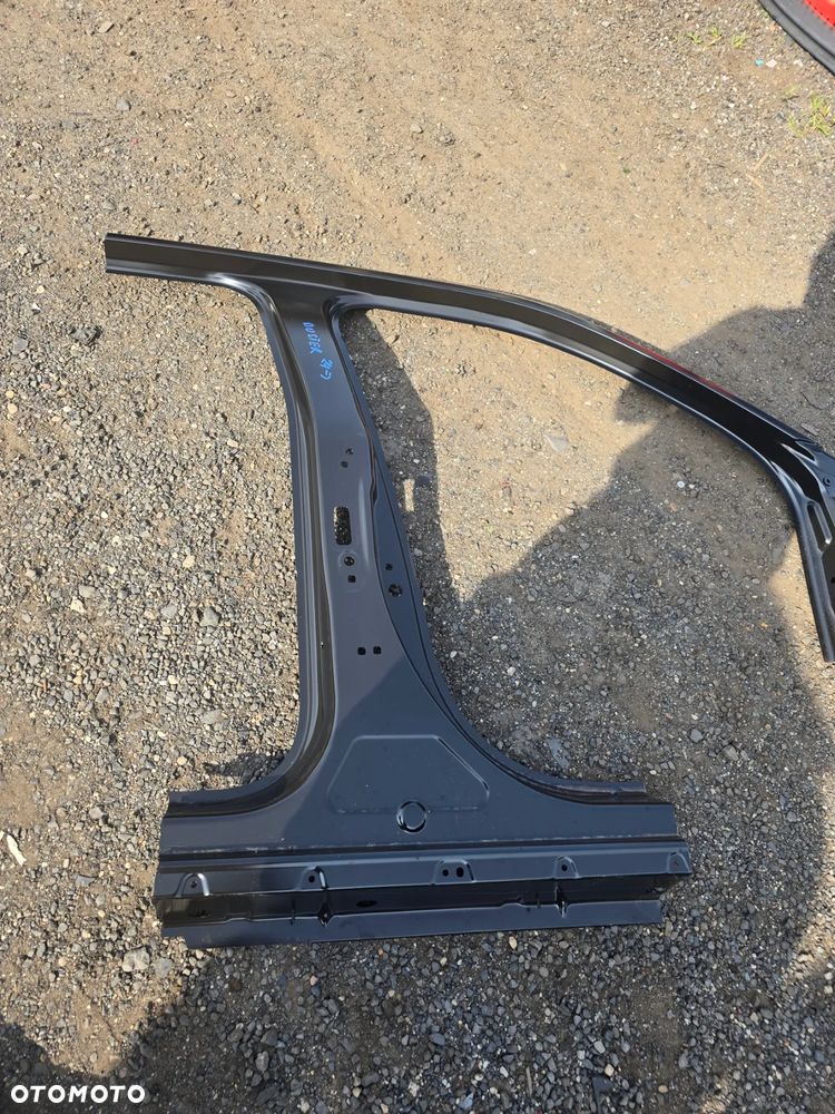 Próg prawy słupek srodkowy dacia duster  III - 3