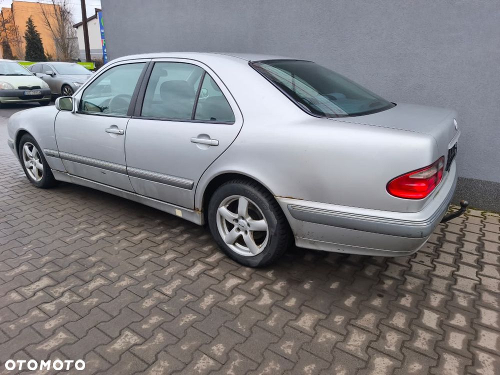 Mercedes-Benz Klasa E - 8