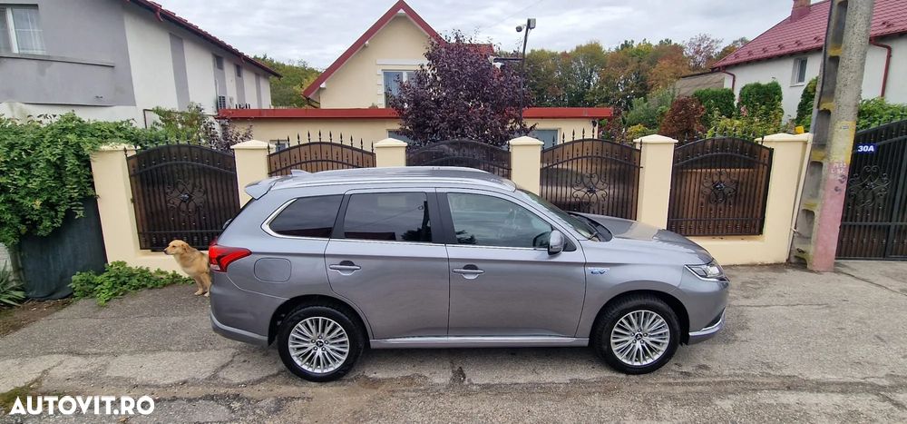Mitsubishi Outlander 2.4 4WD Plug-In Hybrid Diamant - 26