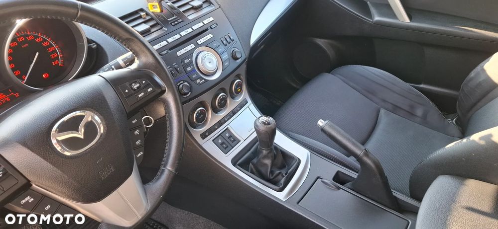 Mazda 3 1.6 Active + - 15