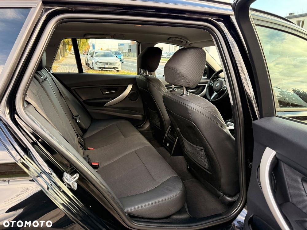 BMW Seria 3 318d Sport Line - 16