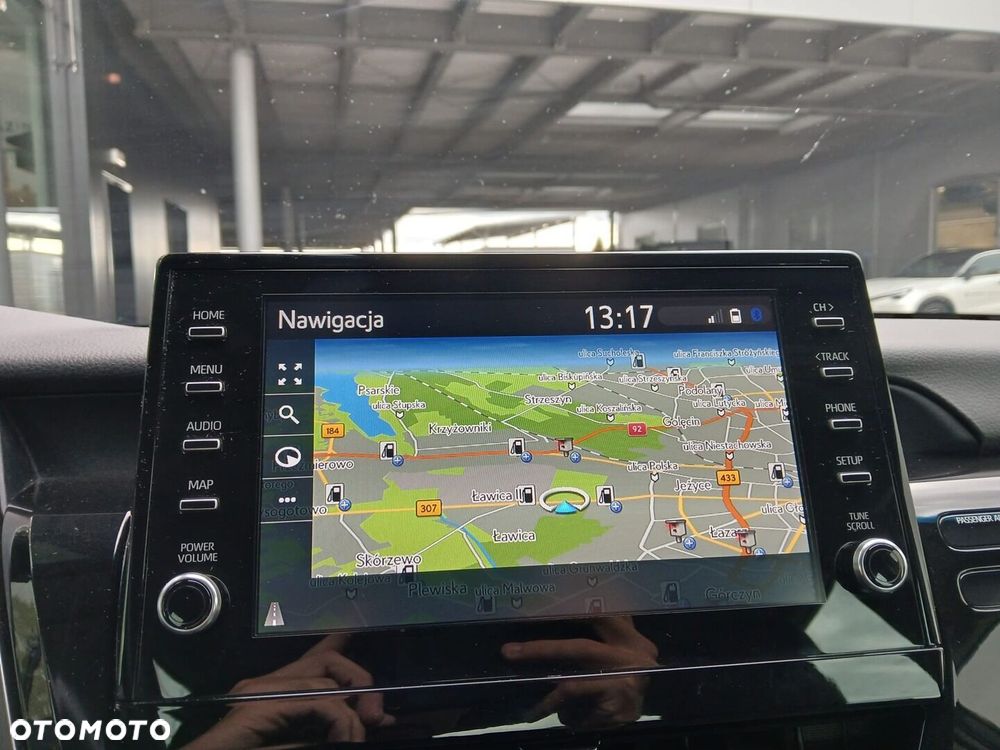 Toyota Camry - 17