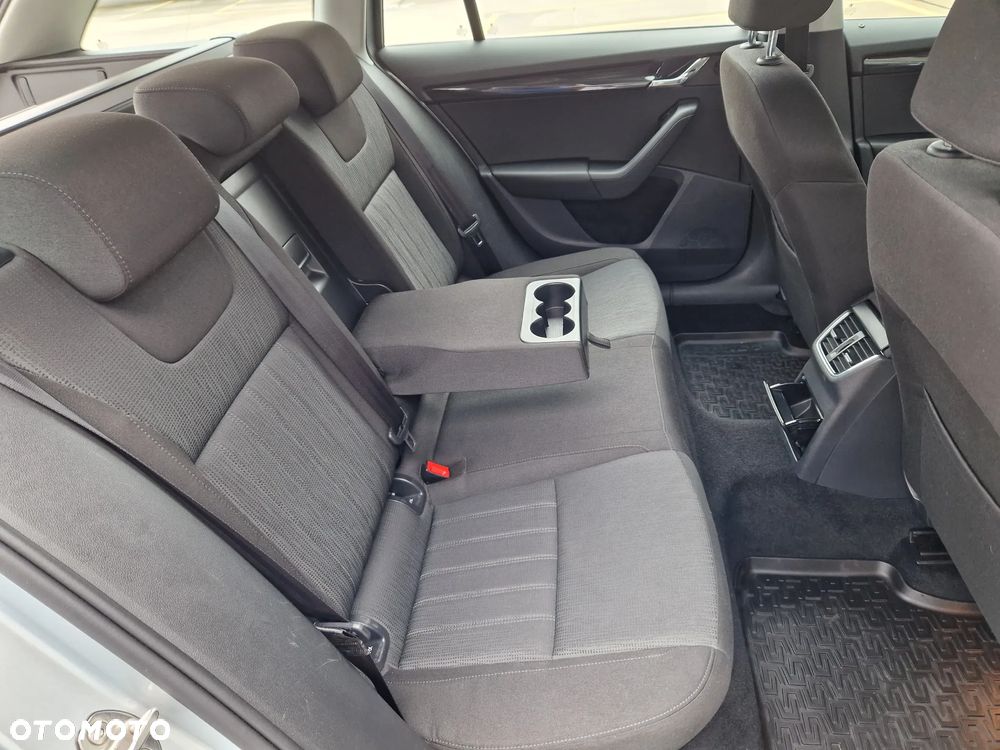 Skoda Octavia 2.0 TDI SCR Style DSG - 19