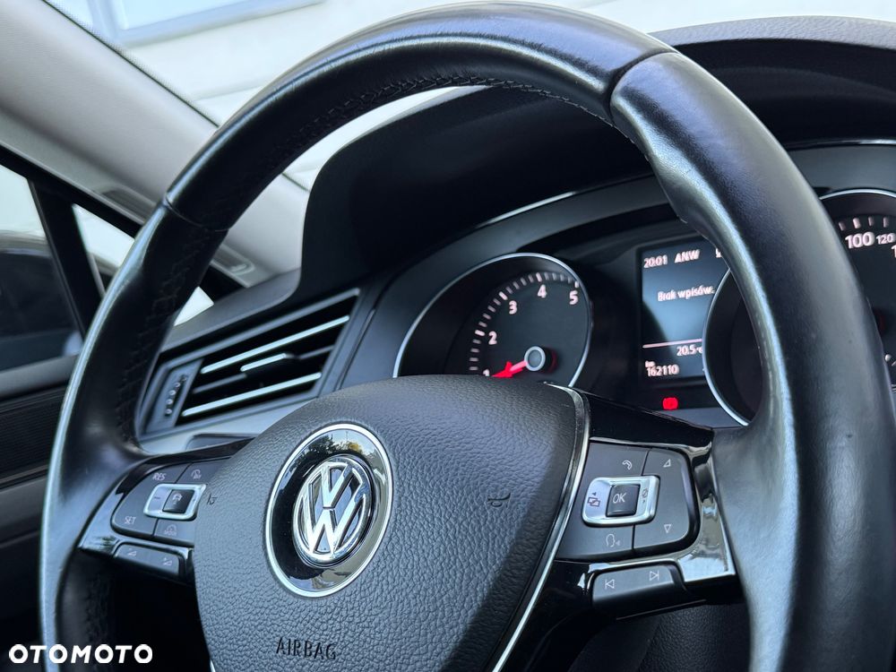 Volkswagen Passat - 29