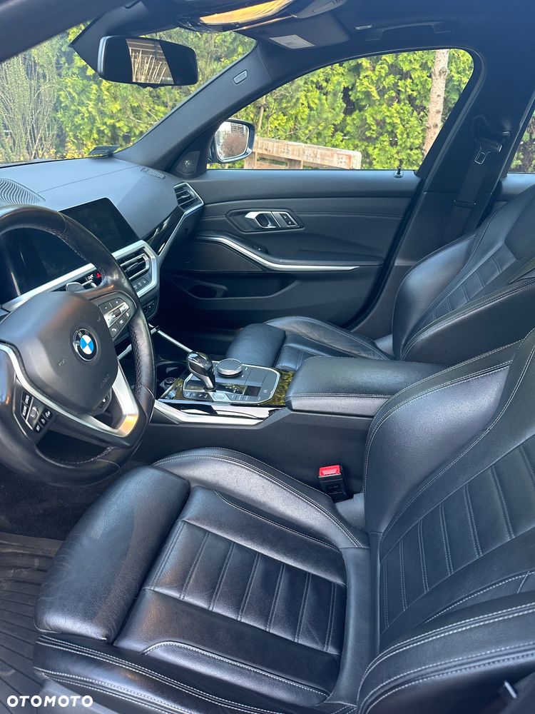 BMW Seria 3 330i xDrive - 11