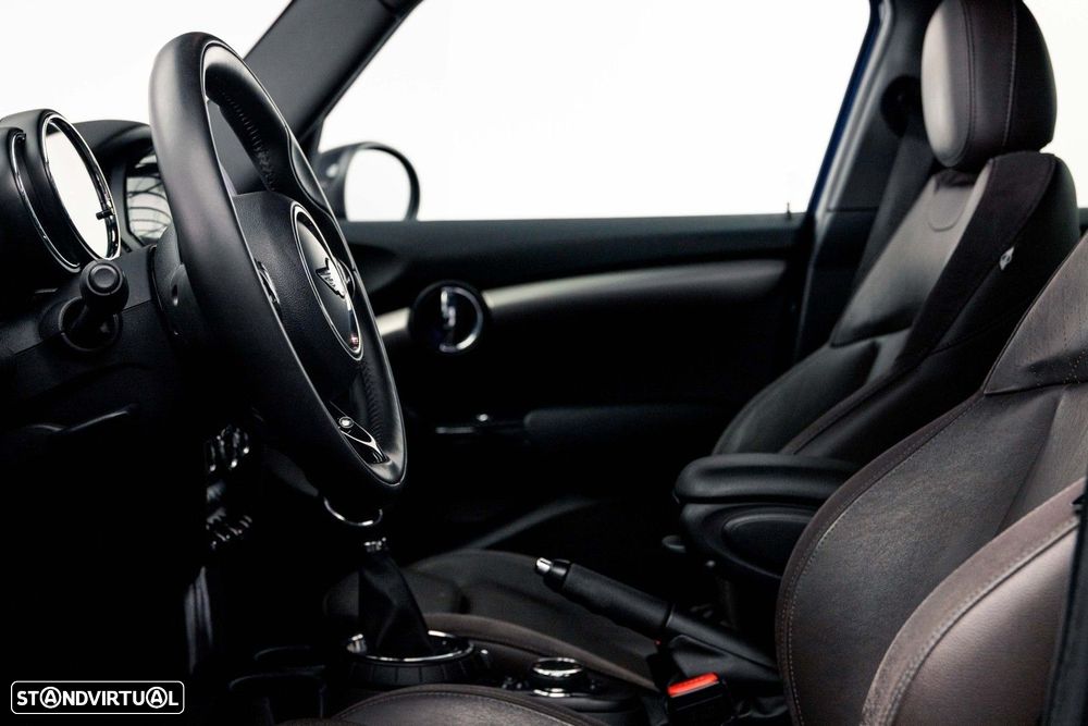 MINI 5 Portas Cooper D Auto - 14