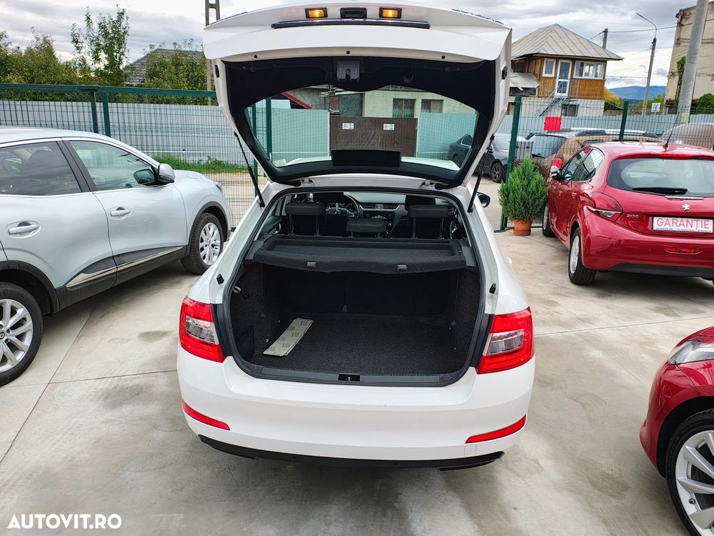Skoda Octavia 1.6 TDI AMBITION - 13
