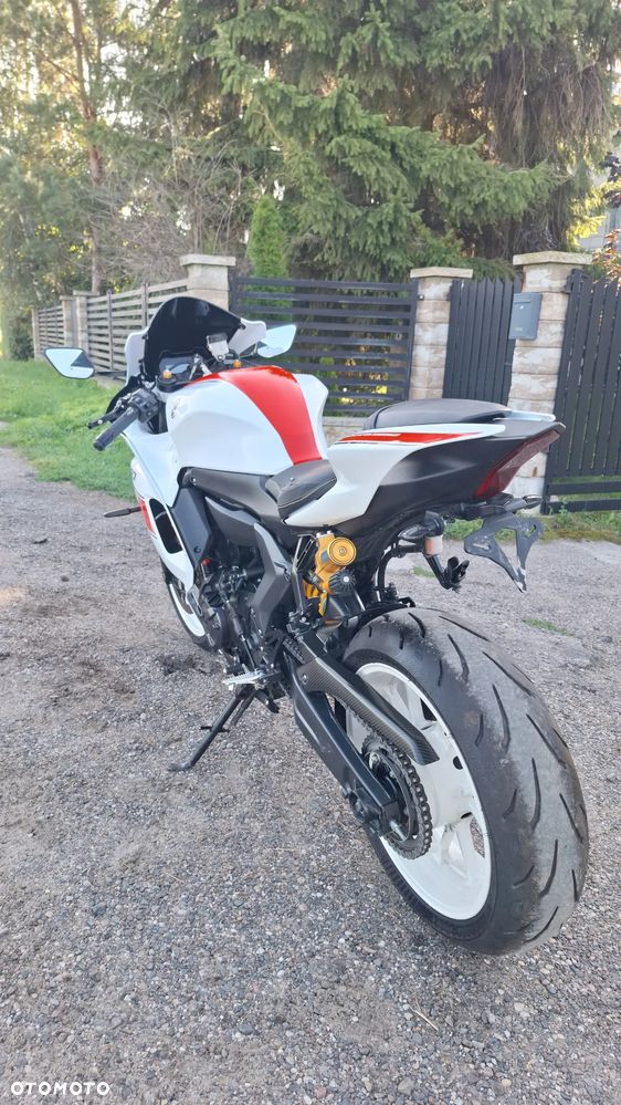 Yamaha R7 - 36
