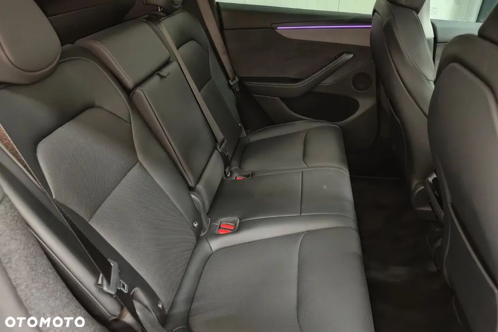 Tesla Y Long Range AWD - 15