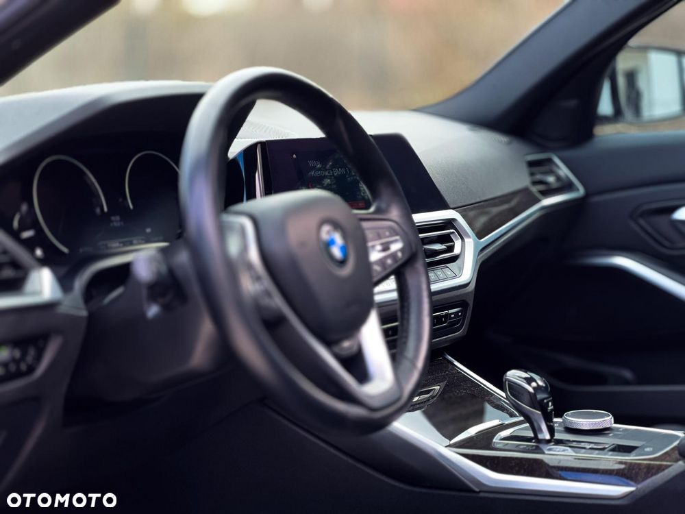 BMW Seria 3 330i Sport Line sport - 29