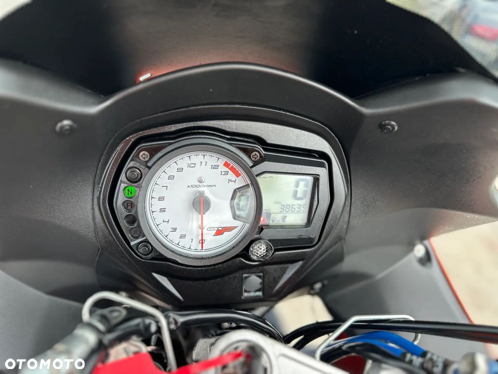 Suzuki GSX - 21