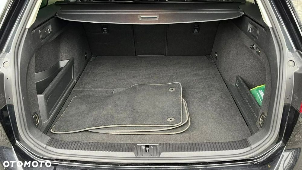 Volkswagen Passat - 12