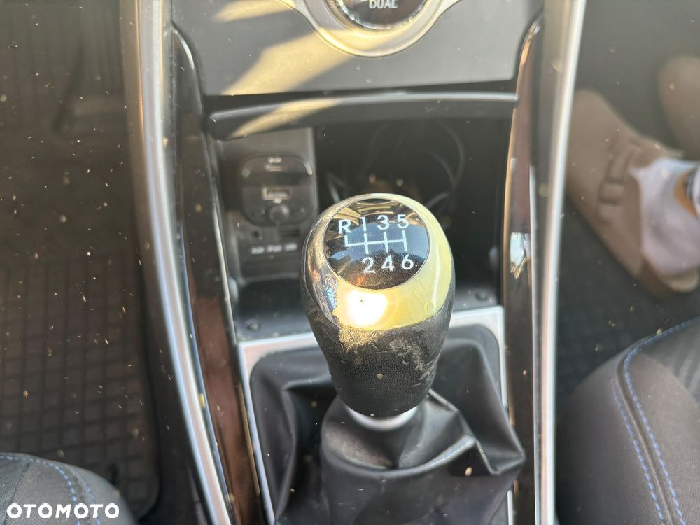Hyundai Elantra 1.6 Comfort - 3