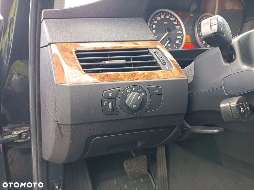 BMW Seria 5 523i - 16